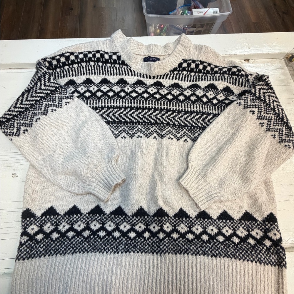 American Eagle Outfitters Black and Cream Crewneck Sweater